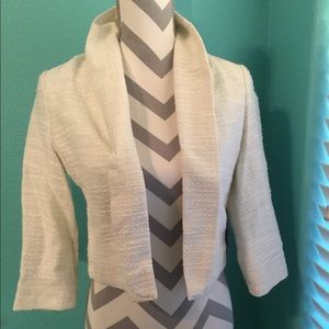 Jennifer López beautiful white blazer